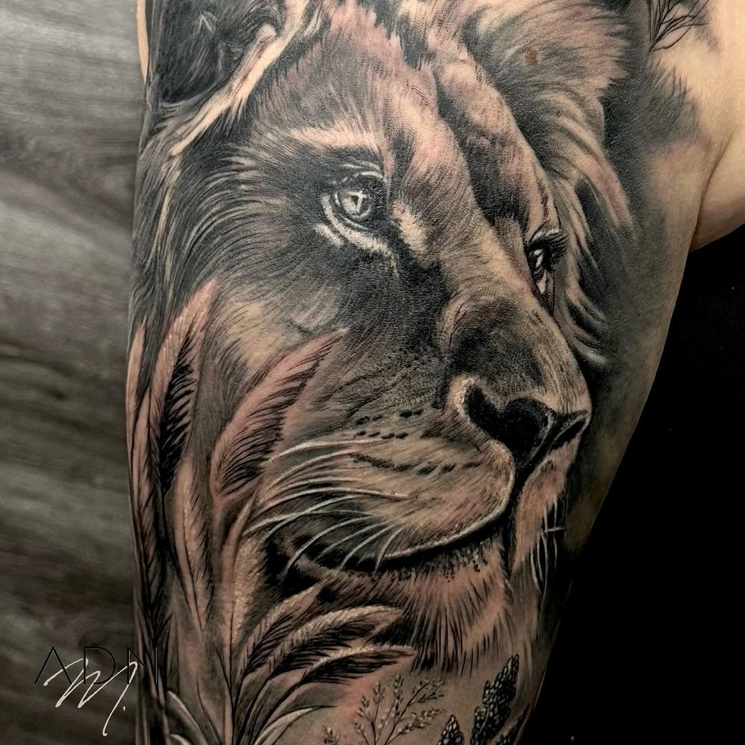 Tatouage Lion réaliste jambe — myleneadntattoo