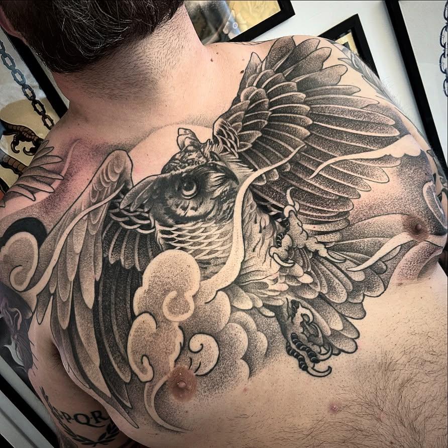 Tatouage oiseau ailes dotwork — clement.tarsia