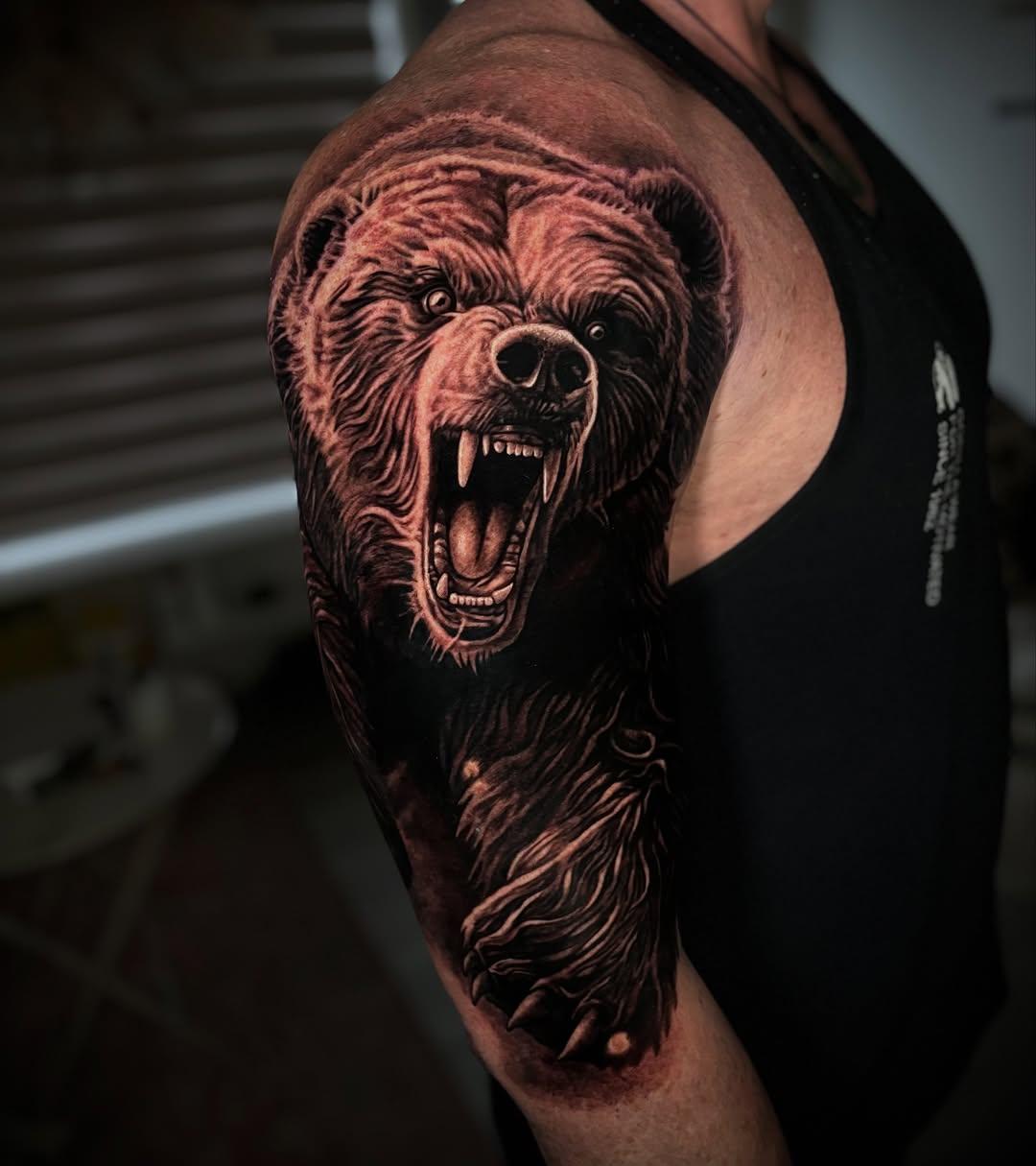 Tatouage Ours réaliste agressif — jeremydavid_tattoo