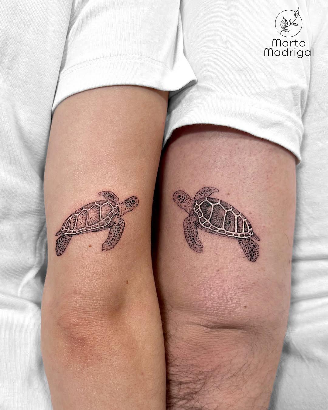 Tatouage Tortues en microréalisme — marta.madrigal_tattoos