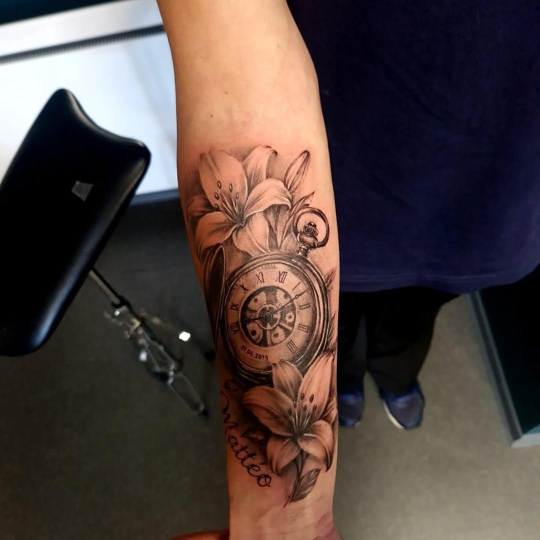 Tatouage Horloge avec fleurs — eliinktattoo66