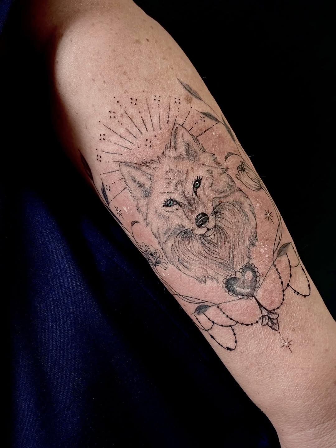 Tatouage Louve — red_apple_tattoo
