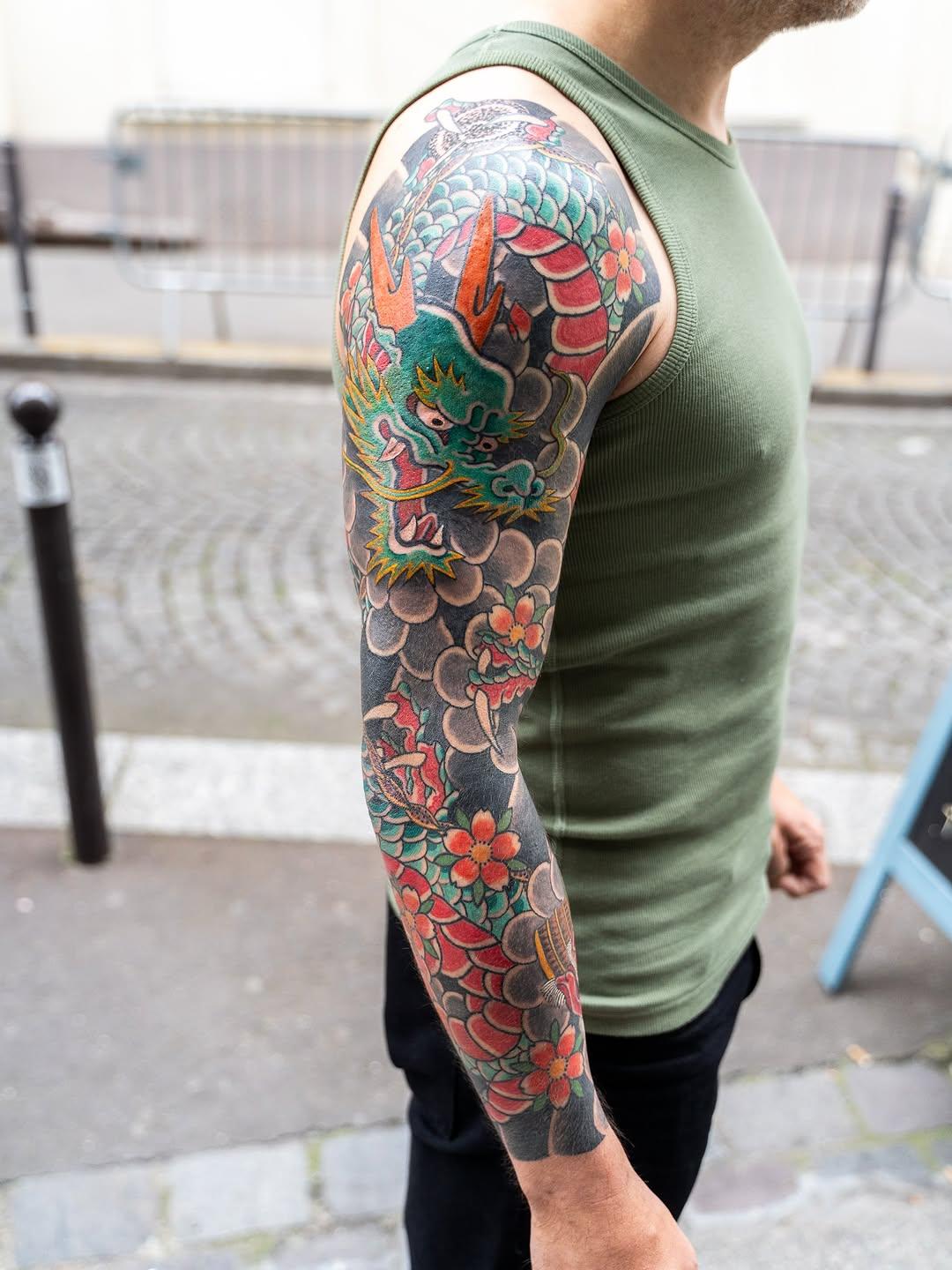 Tatouage Ryu Kabuto Sakura manchette dragon — ondoritattoo