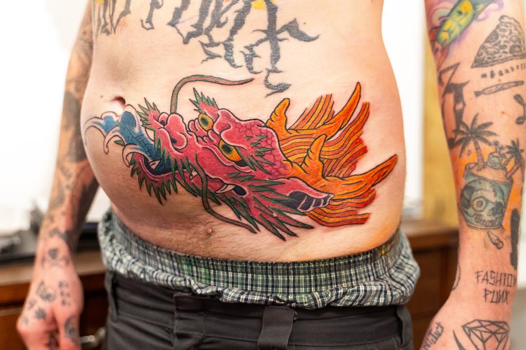 Tatouage Dragon rose punk ventre — ondoritattoo