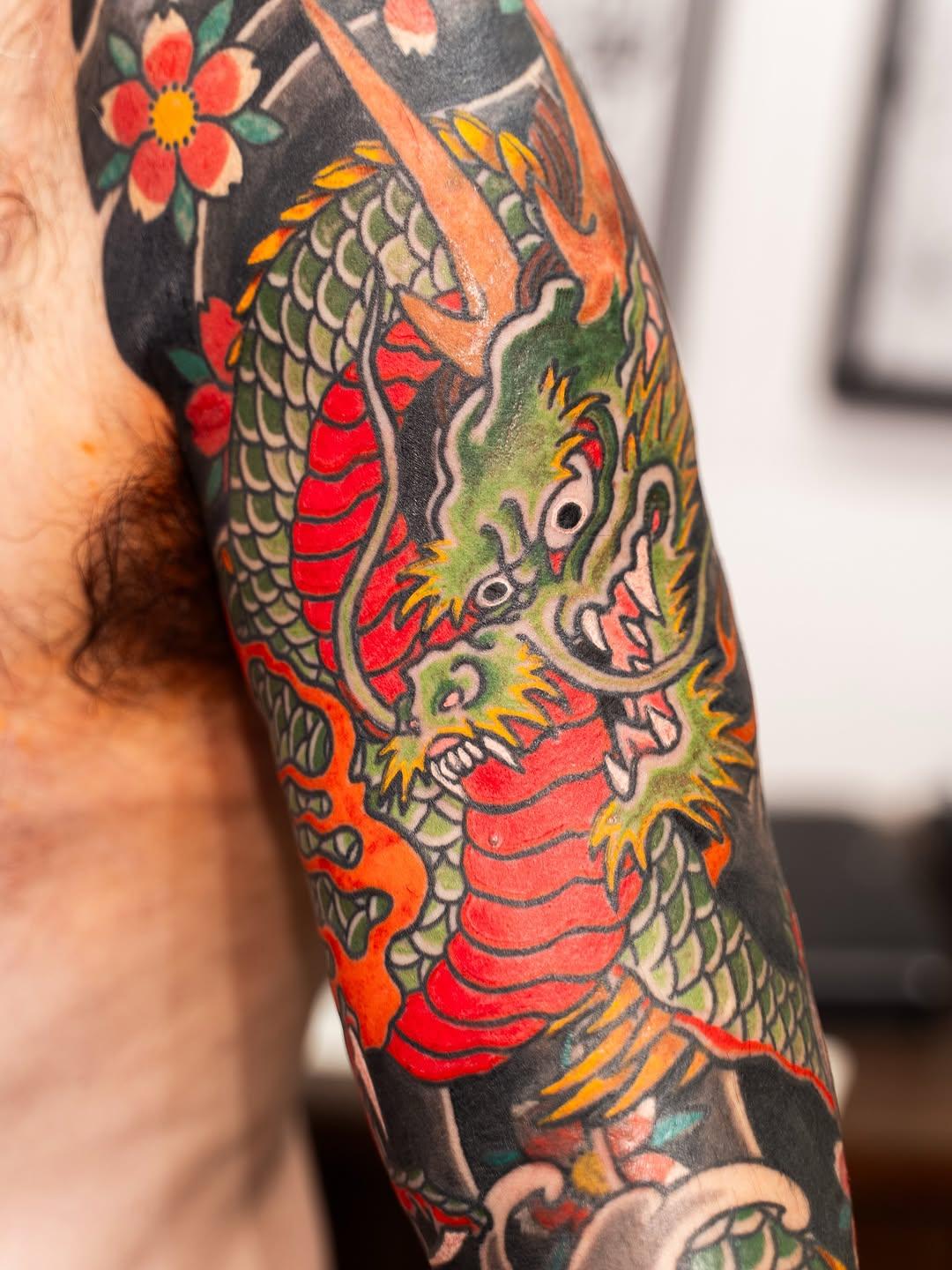 Tatouage Nagasode dragon carpe manchette — ondoritattoo