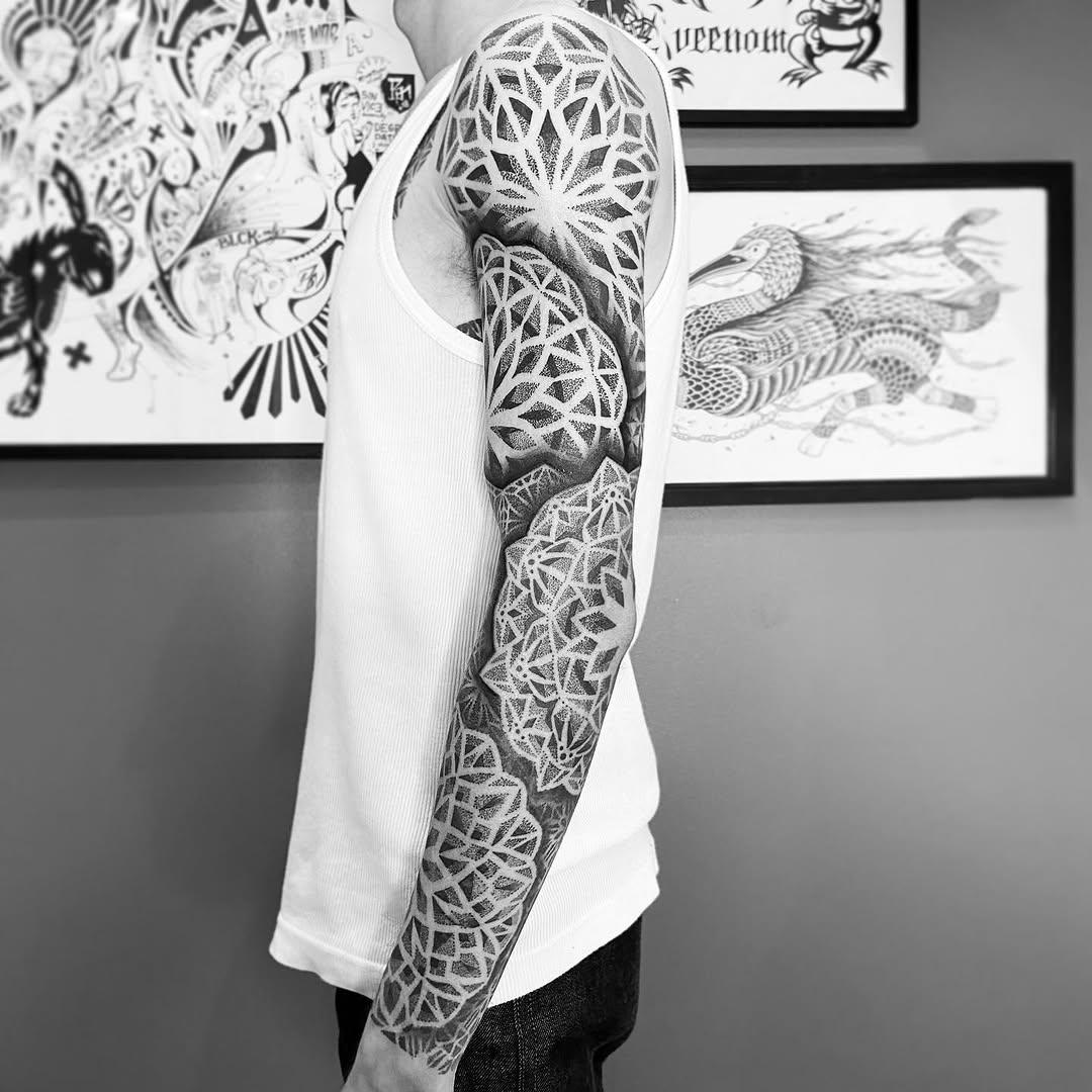 Tatouage Bras complet géométrique mandala — rob.ink