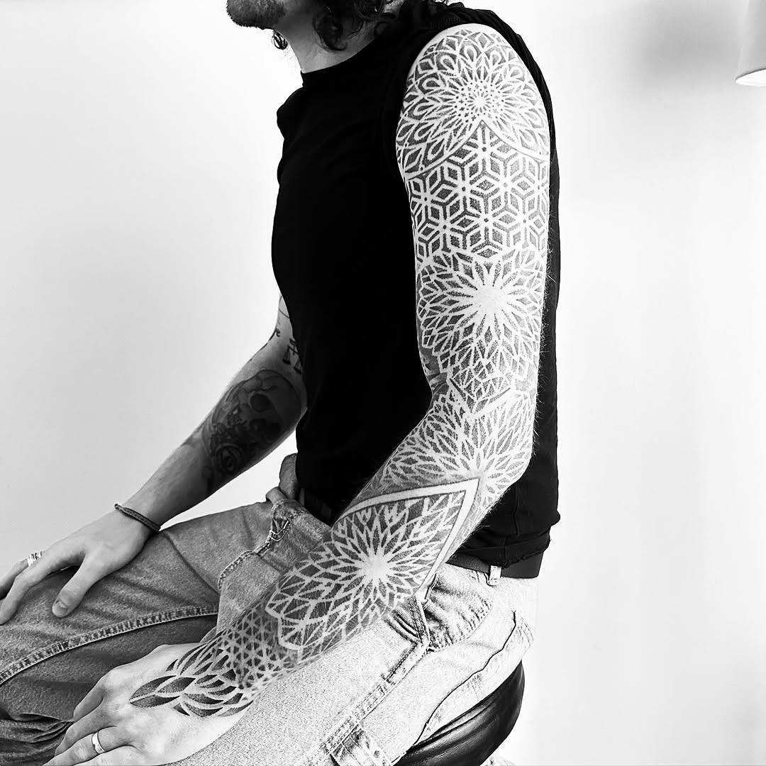 Tatouage Full sleeve ornemental géométrique — rob.ink