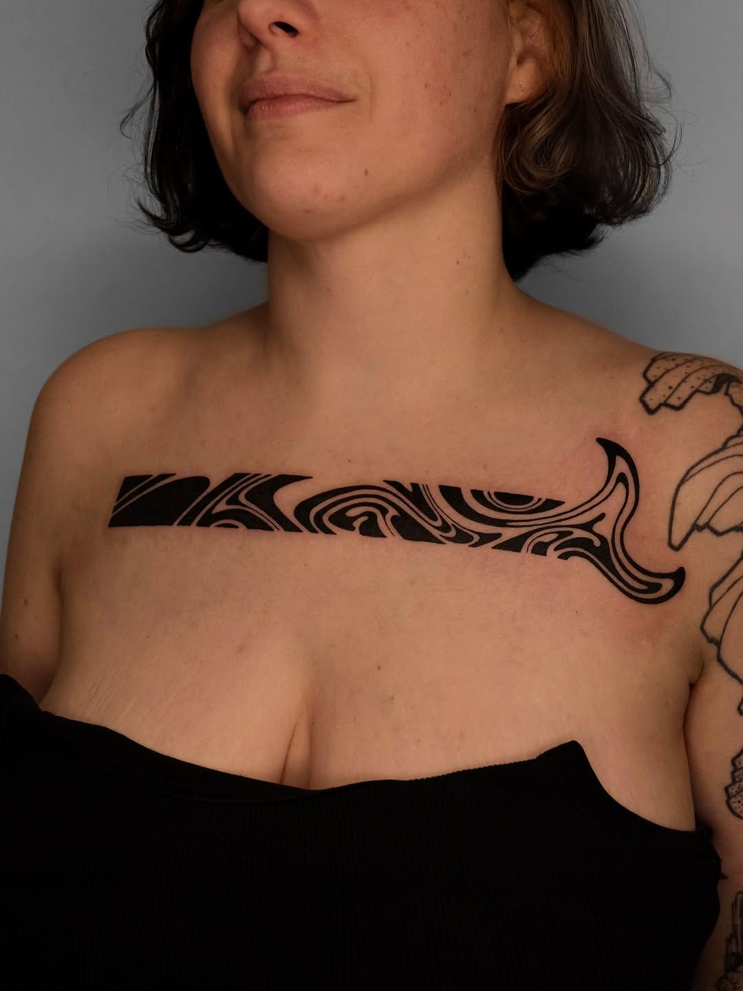 Tatouage ligne ondulante abstraite — violettepoinclou