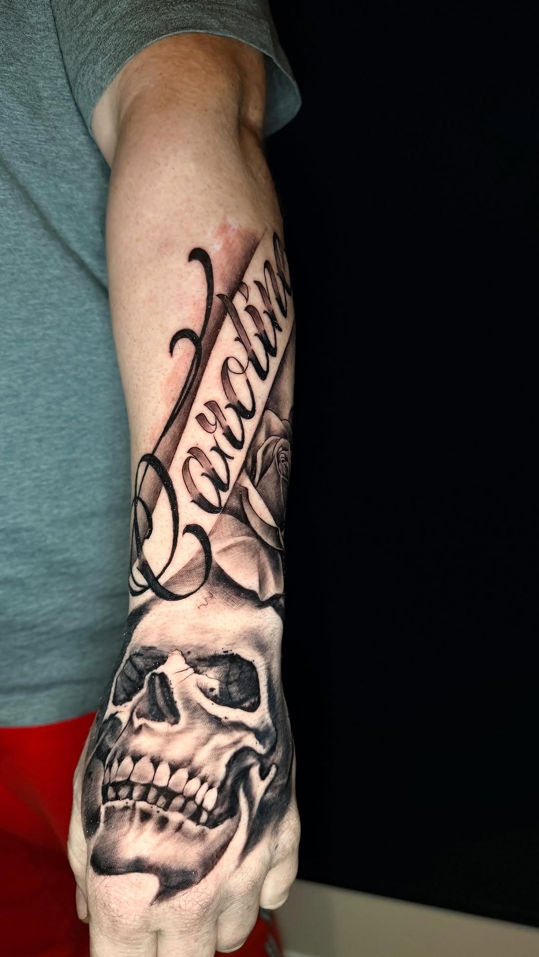 Tatouage Crâne lettrage — flotattooshop