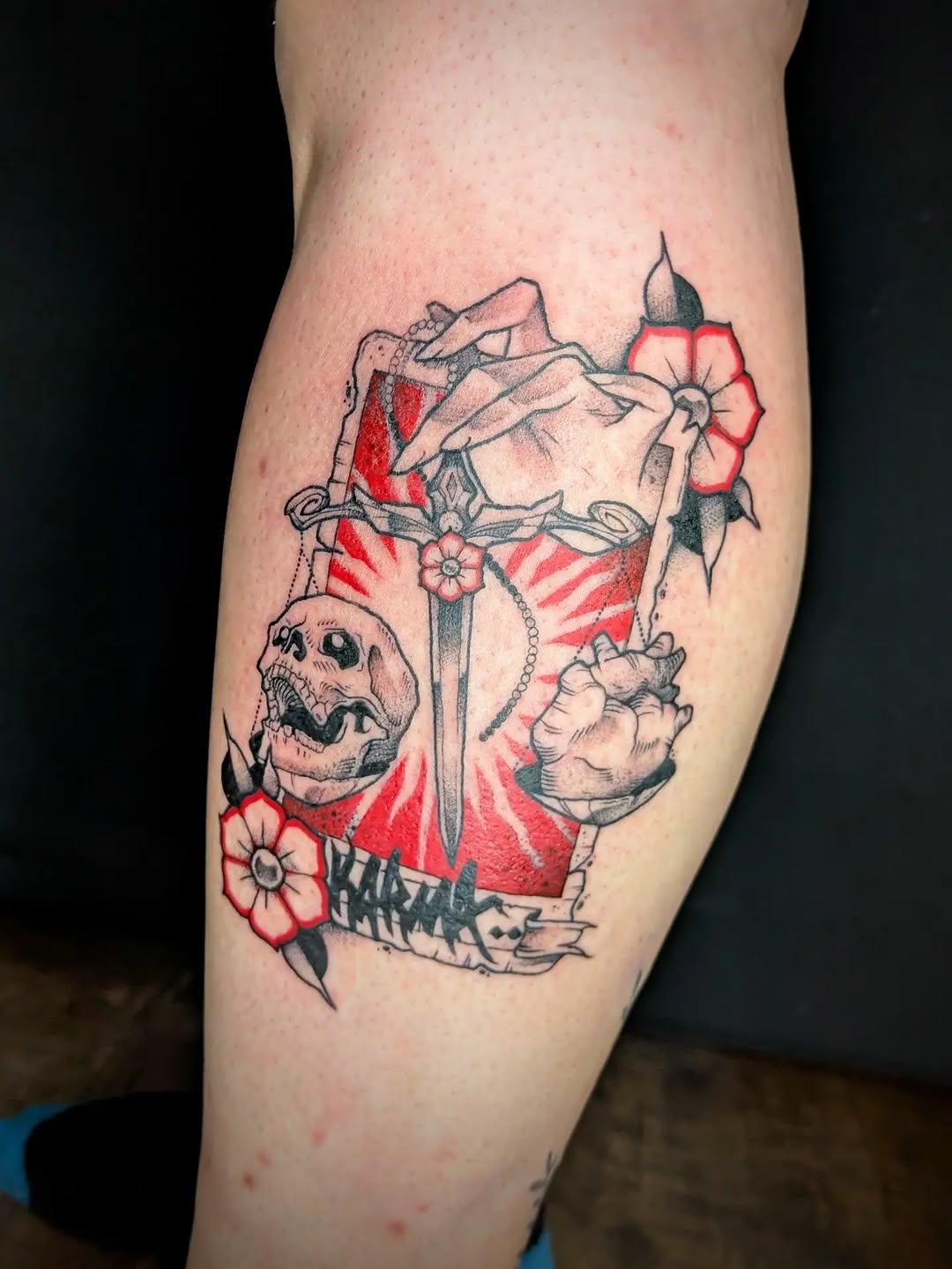 Tatouage Tarot karma mollet — degood_tattoo