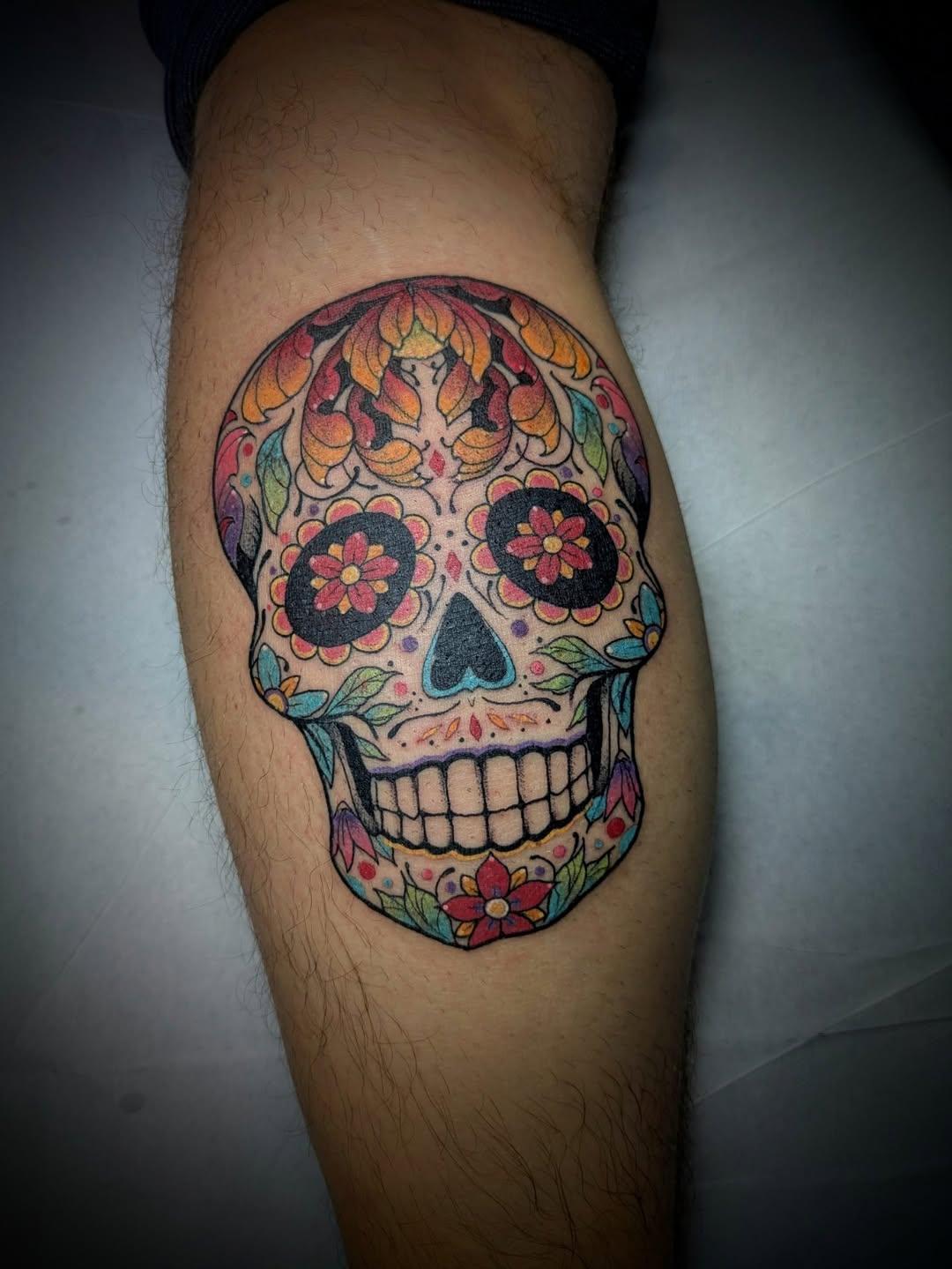 Tatouage Calaveras crâne mollet — degood_tattoo
