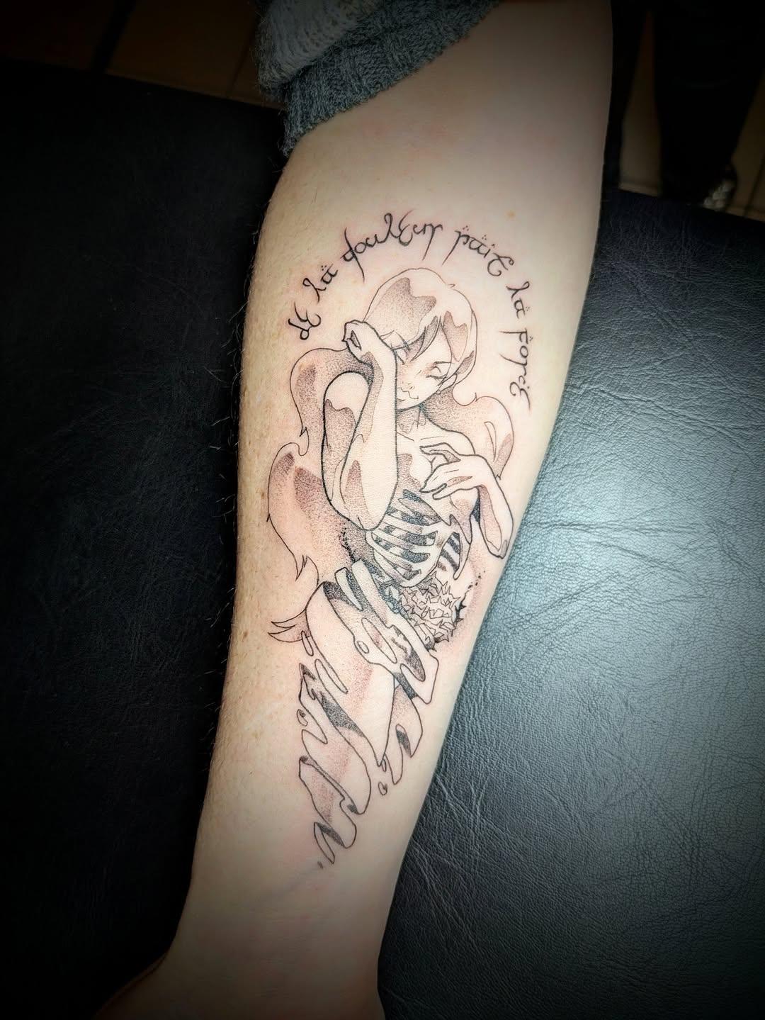 Tatouage Lune force finework avant-bras — degood_tattoo