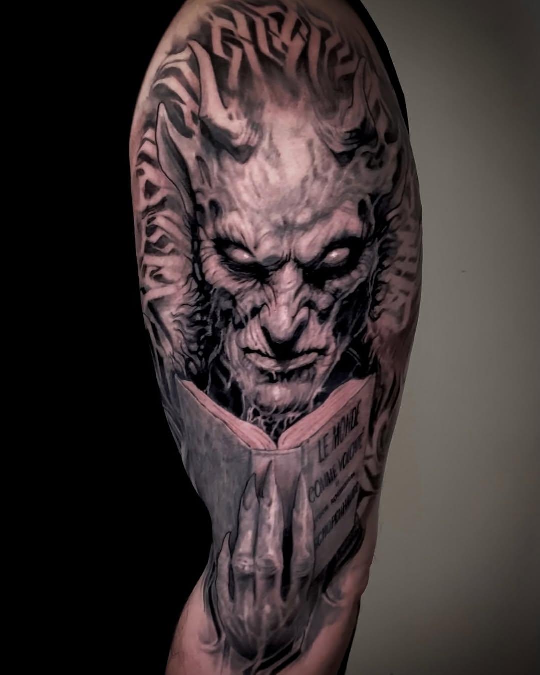 Tatouage Crâne noir et gris — henri_tatts