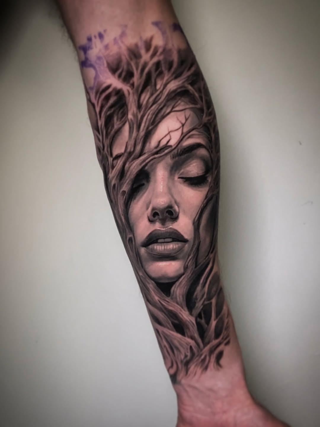 Tatouage Nymphe avec arbre — henri_tatts
