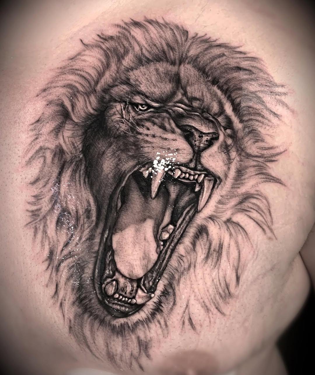 Tatouage lion réaliste — oabysses_tattooshop
