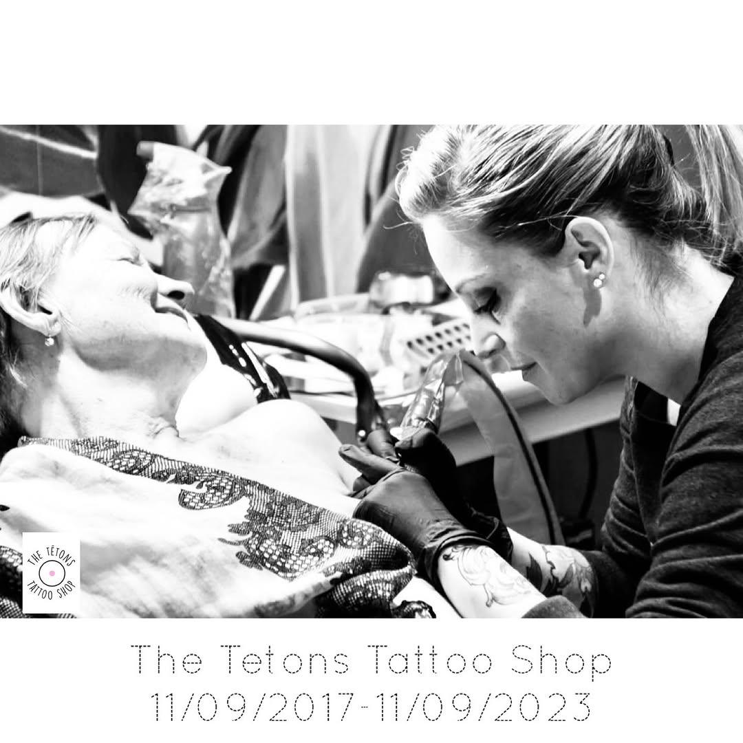 Tatouage Motif géométrique poignet — alexia_cassar