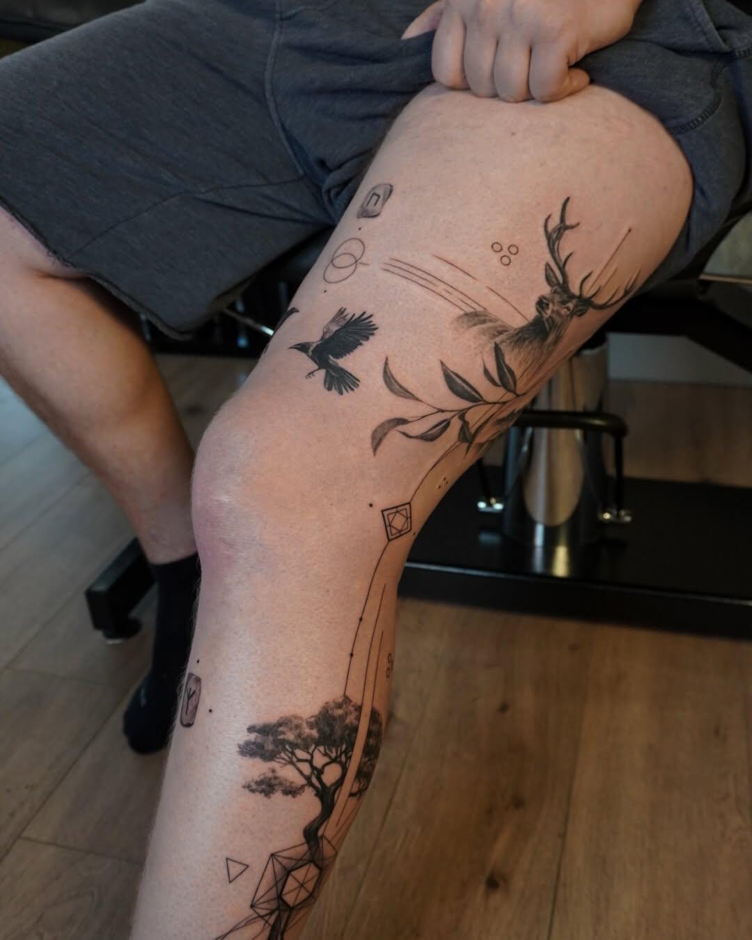 Tatouage Nature nordique jambe — inkbychloe