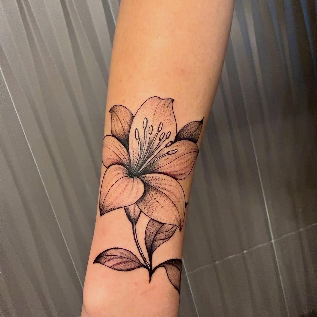 Tatouage Fleur dotwork avant-bras — al_hijazi_tattoo