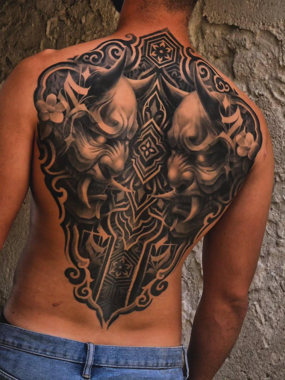 Tatouage Crânes ornementaux dos complet — 6rilink