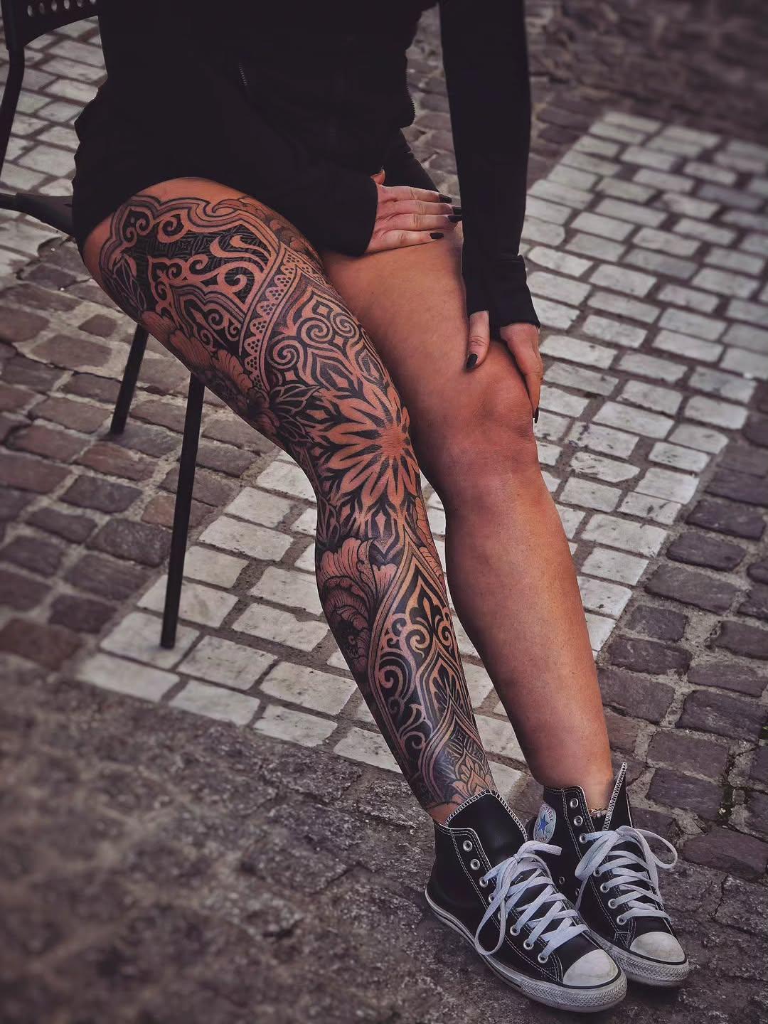 Tatouage Full leg ornemental coté — 6rilink