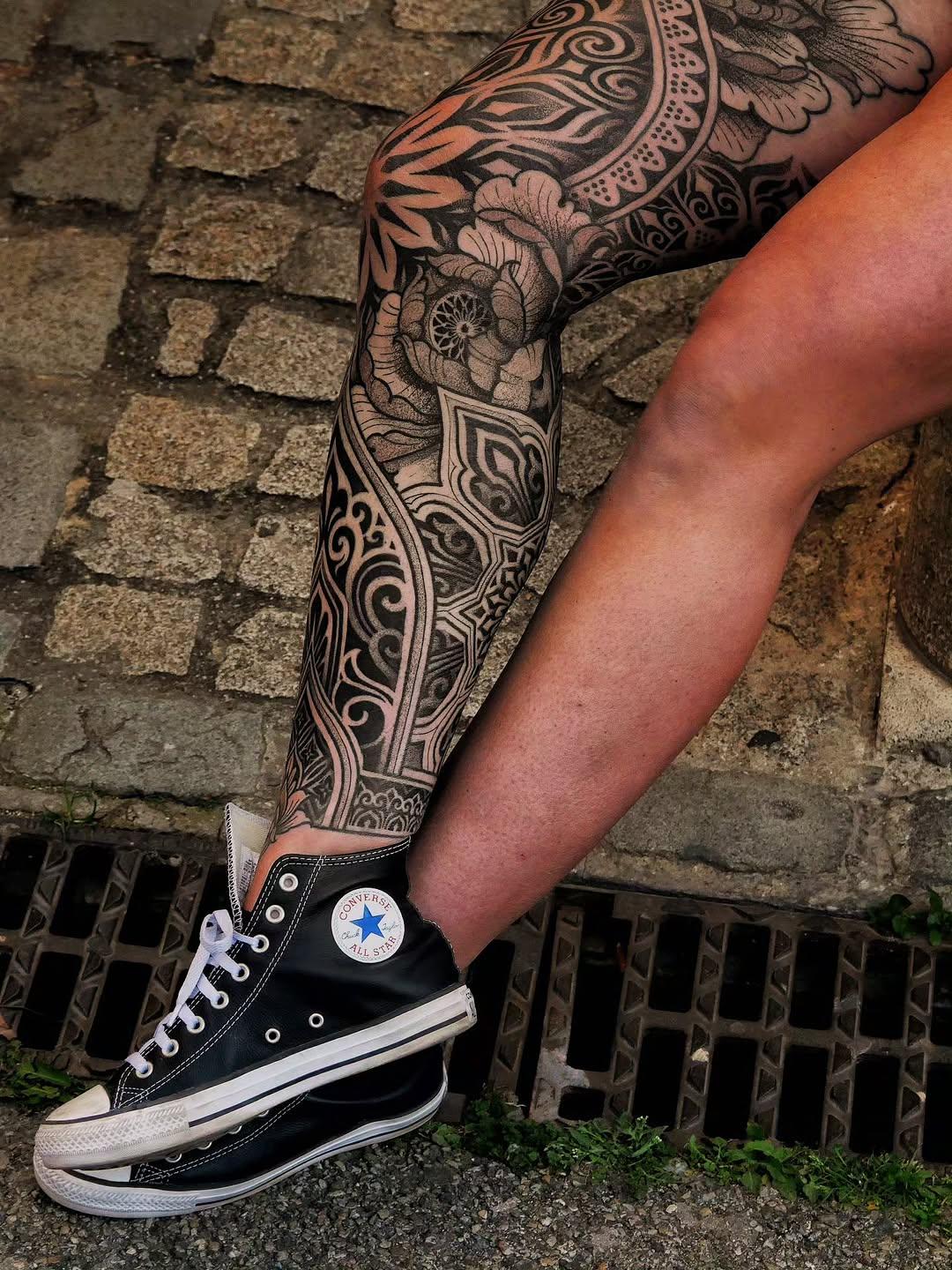 Tatouage Intérieur jambe ornemental — 6rilink