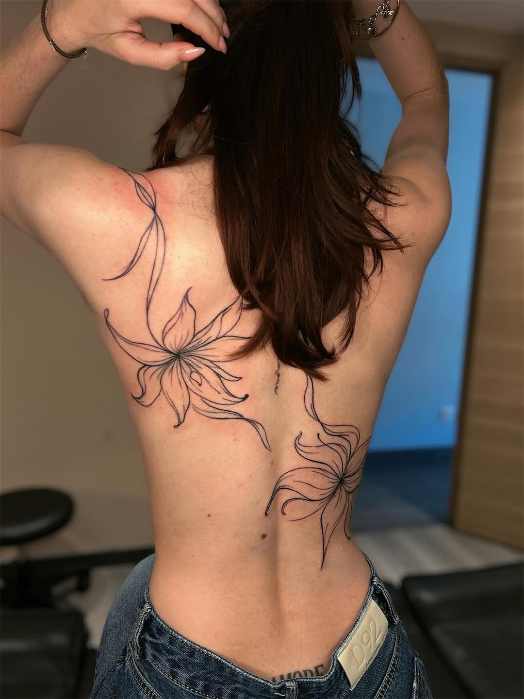Tatouage Lys fleurs — akuma__ink