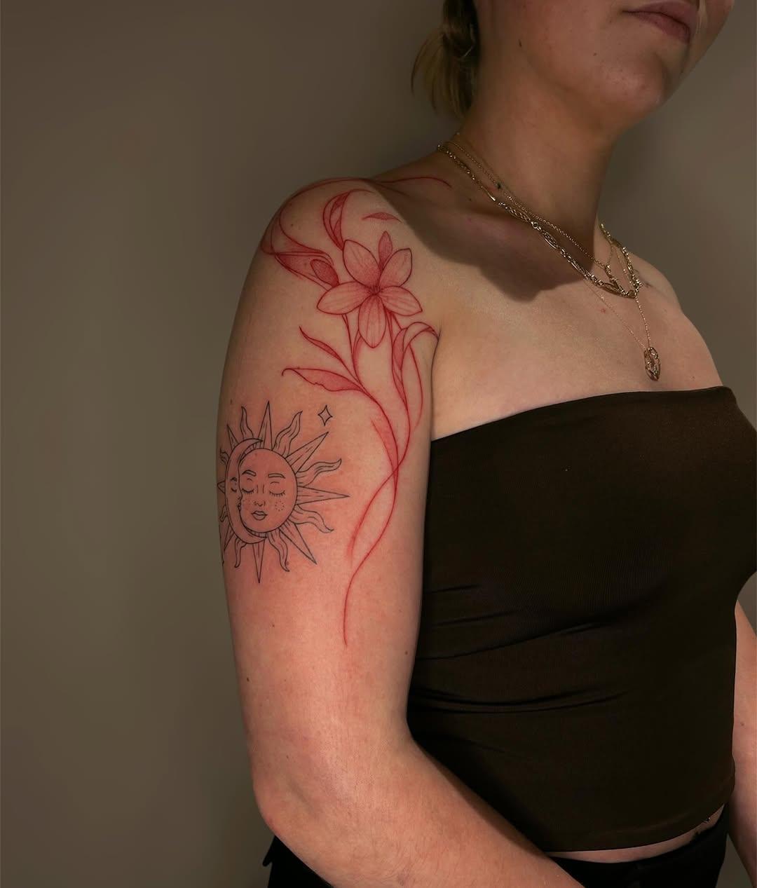 Tatouage Fleur abstraite soleil lune — akuma__ink