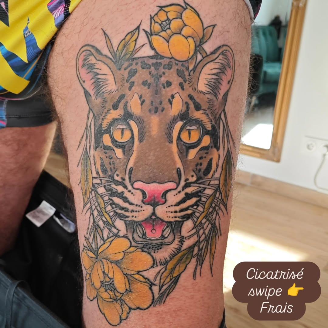 Tatouage Panthère nébuleuse avec fleurs — guibs.r