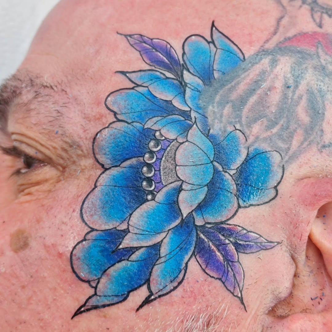Tatouage Pivoine bleu-violet face — guibs.r