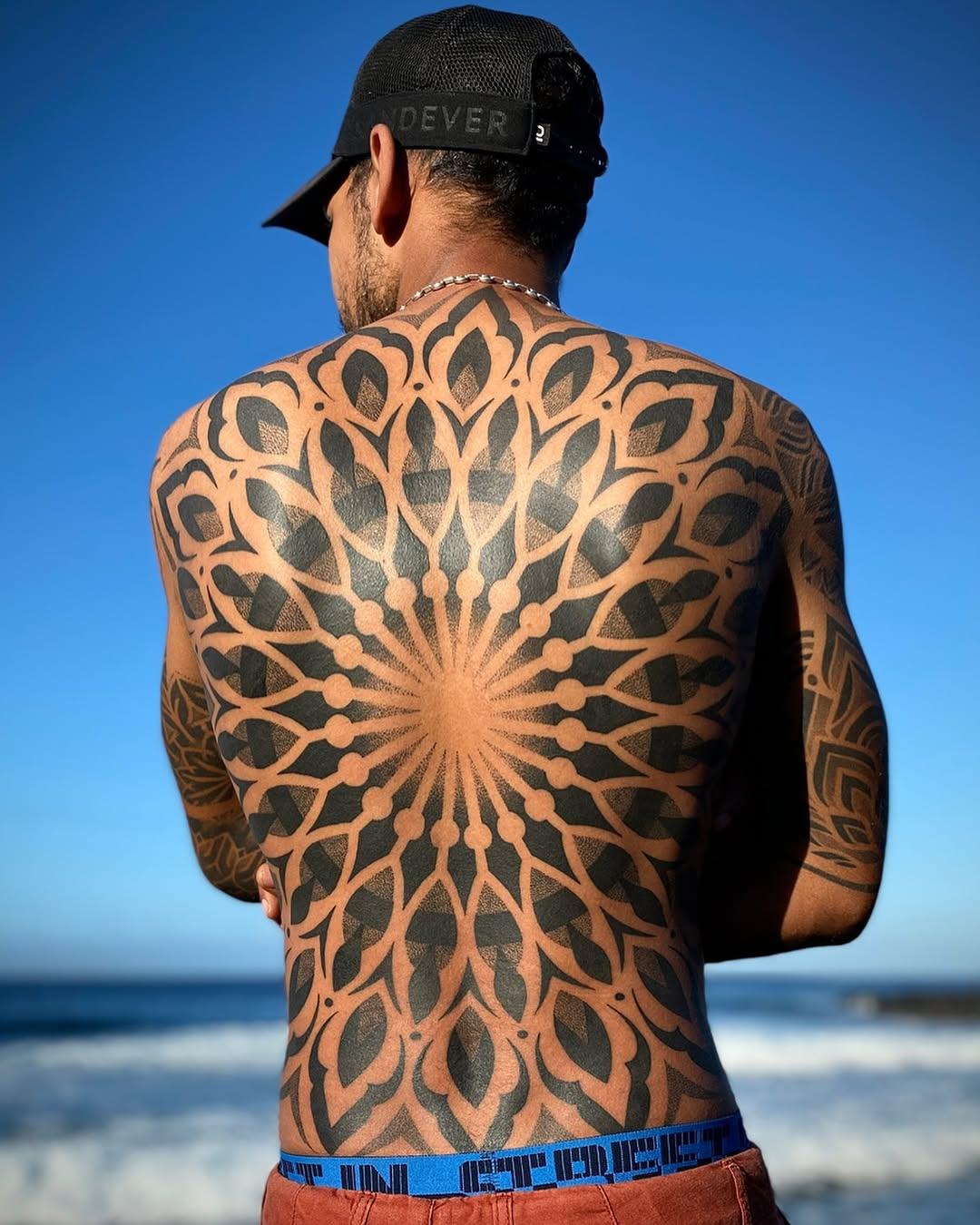 Tatouage Mandala dos complet — flopi_nard