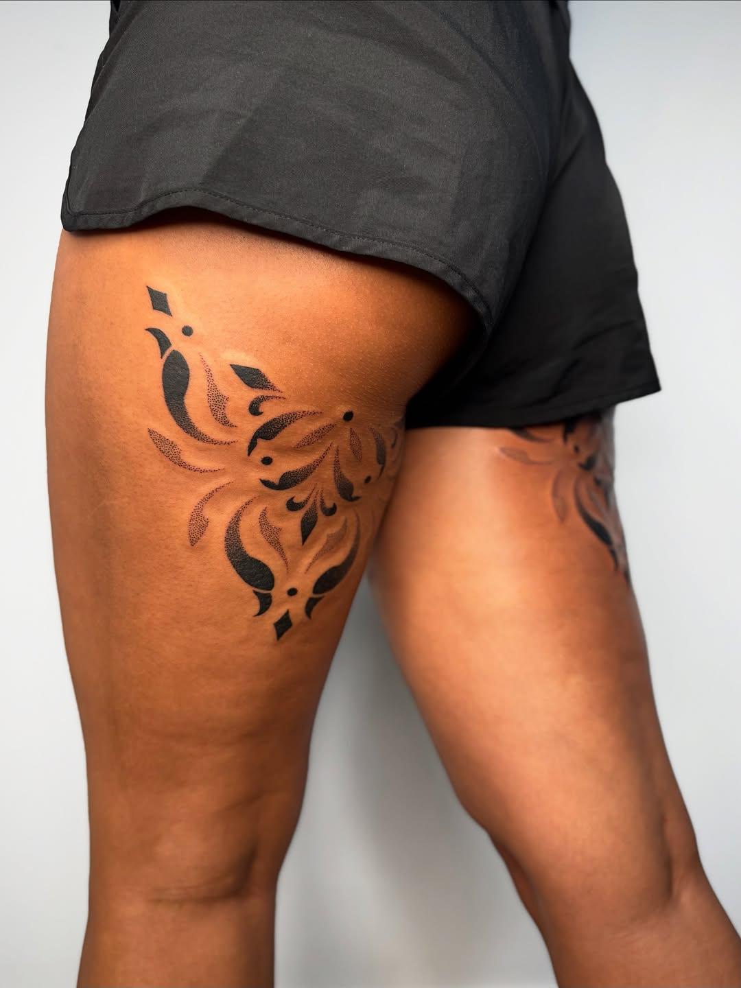 Tatouage Fleur ornementale bras — flopi_nard