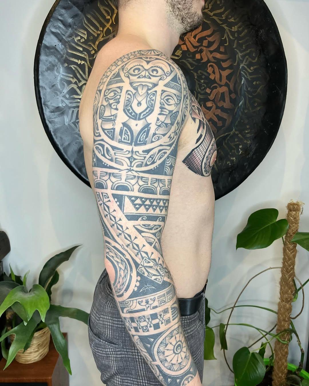 Tatouage tatouage tribal géométrique bras — jerome_titeca_tattoo