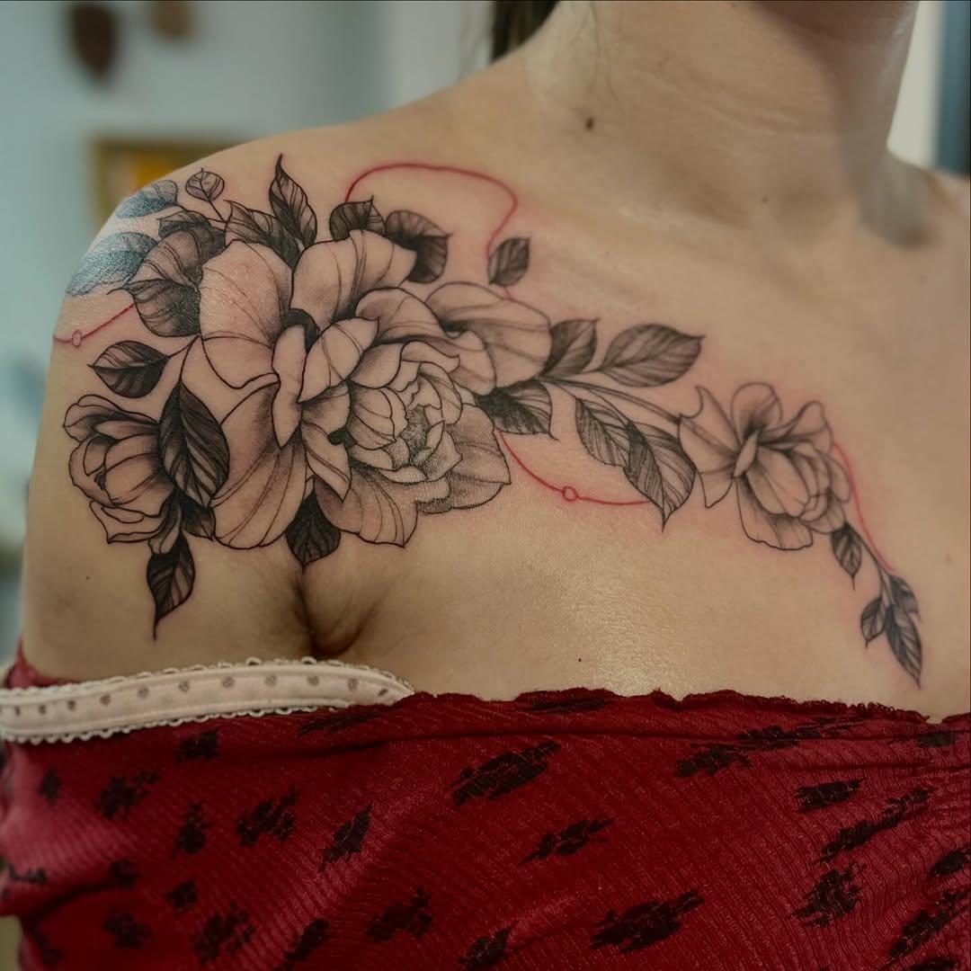 Tatouage fleurs légères noir et gris — audrey_yerdua13