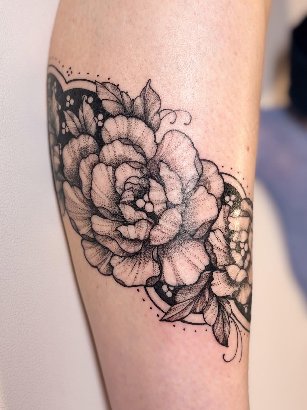 Tatouage floral ornemental — nemotattooo