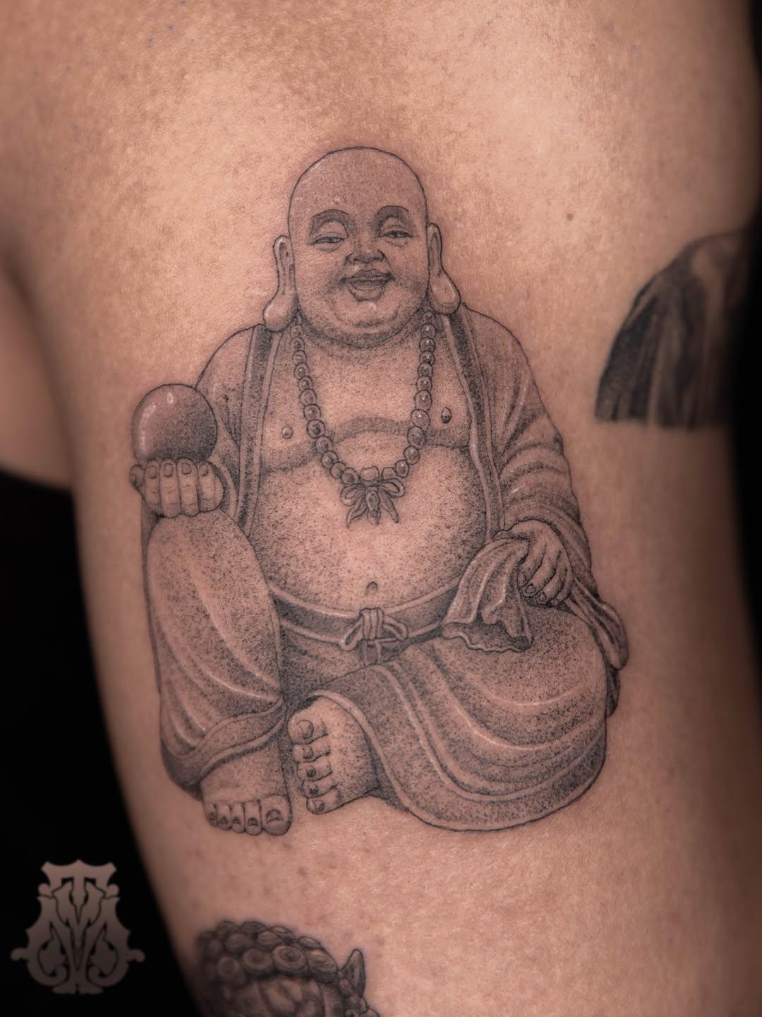 Tatouage Bouddha blackandgrey — marvelousmarvintattoo