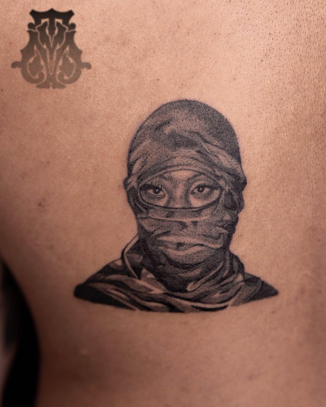 Tatouage reprise œuvre artiste blackandgrey — marvelousmarvintattoo