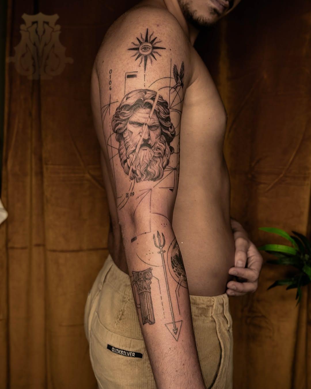 Tatouage Poseidon et vague grec — marvelousmarvintattoo