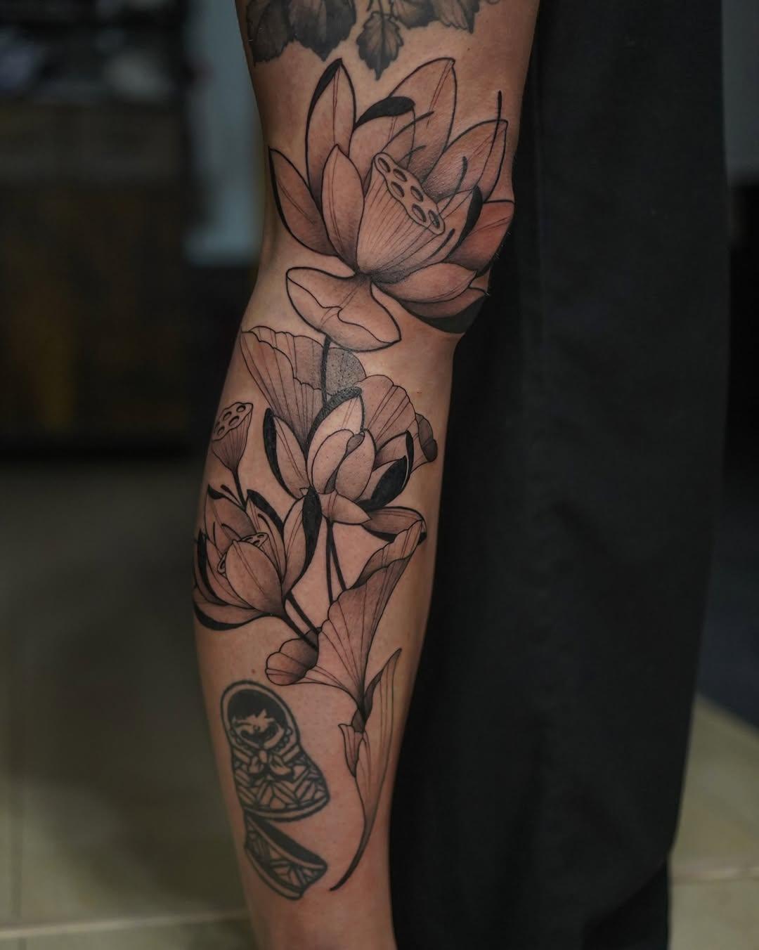 Tatouage floral ornemental — annanebula.tattoo