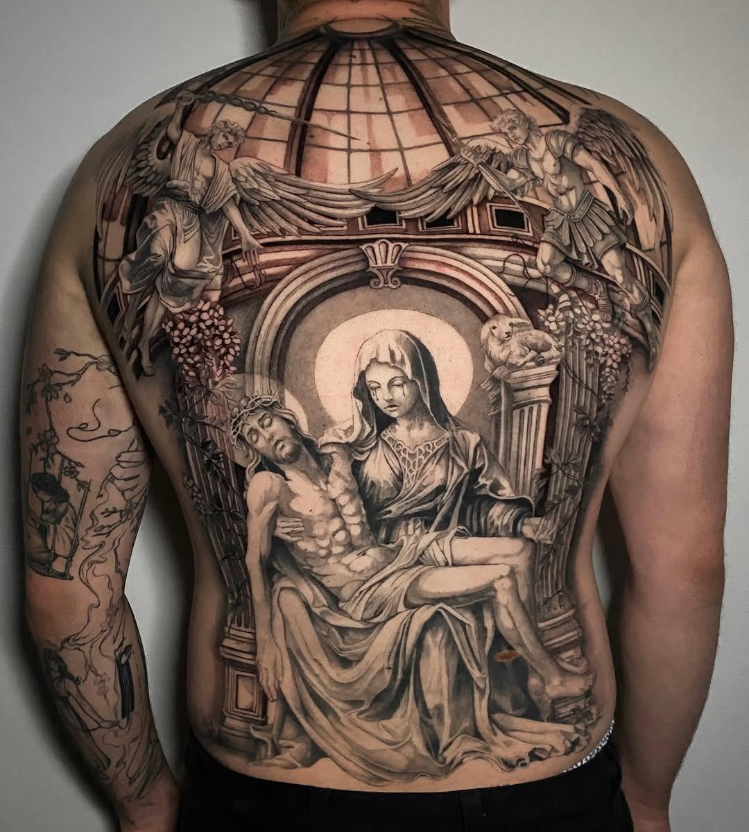 Tatouage dos complet scène religieuse blackwork — mgstattoo