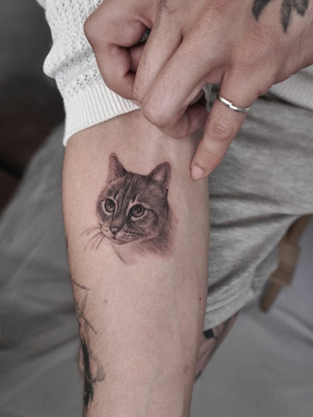 Tatouage micro réalisme — iam.petale