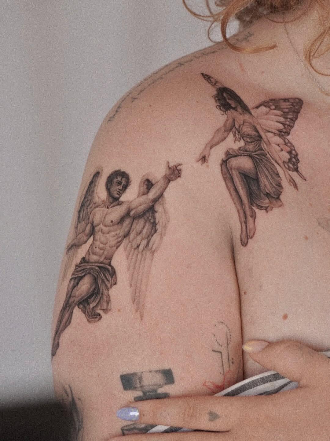 Tatouage Eros et Psyche micro réalisme — iam.petale