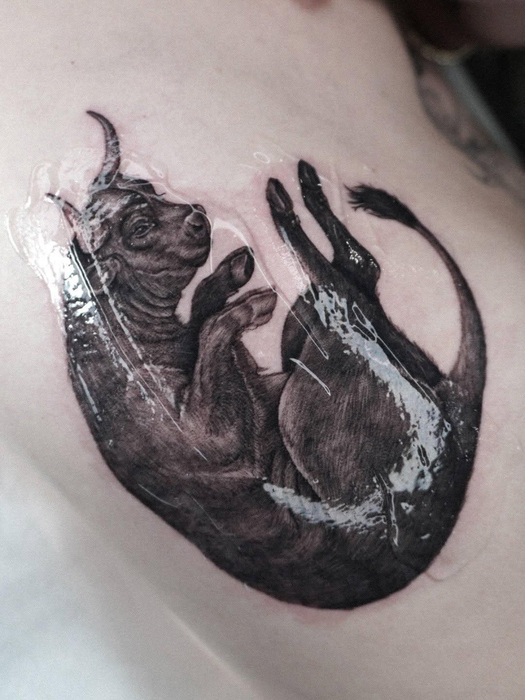 Tatouage taureau micro réalisme — iam.petale