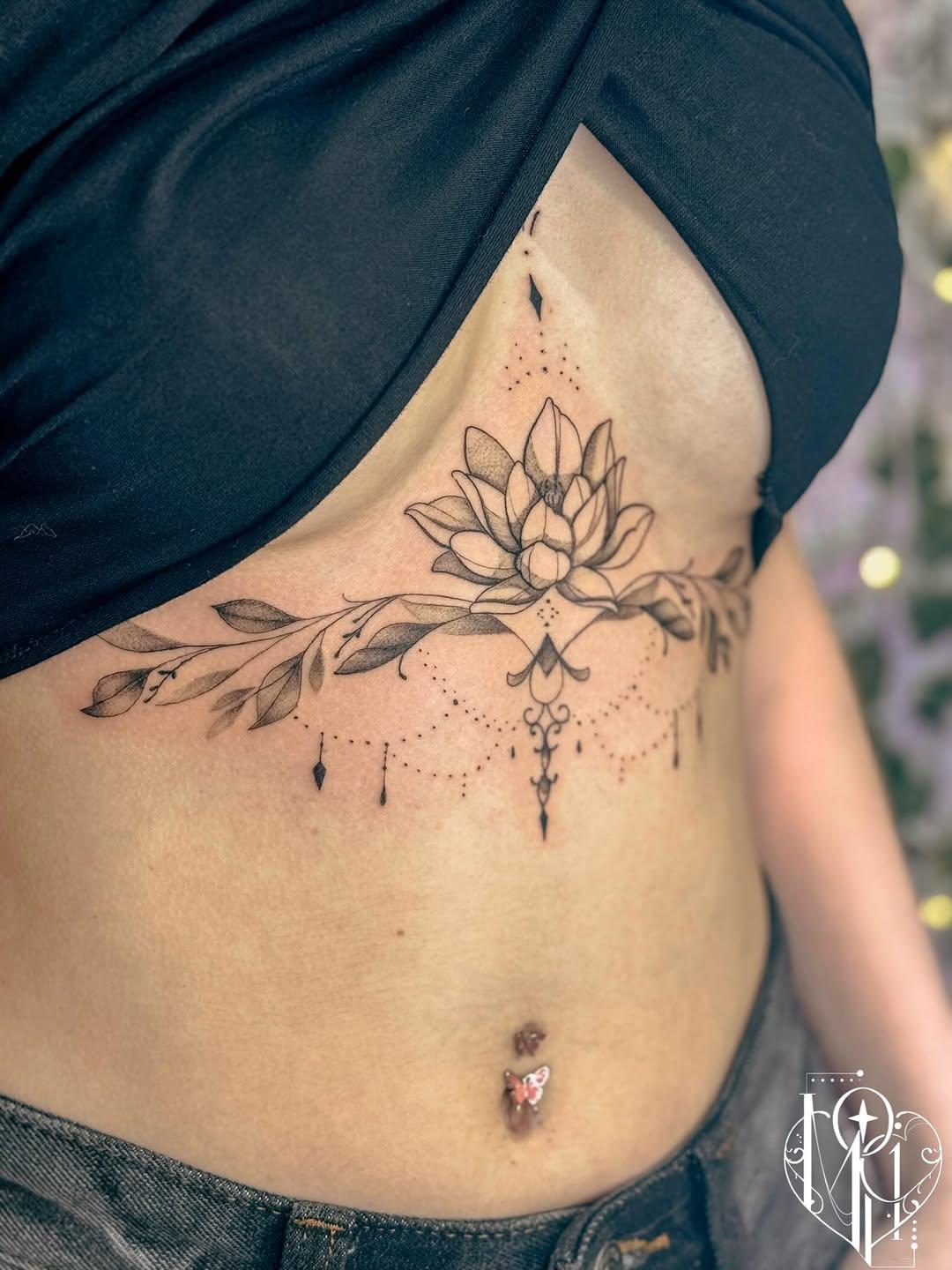 Tatouage Lotus côte — mochi.ttt