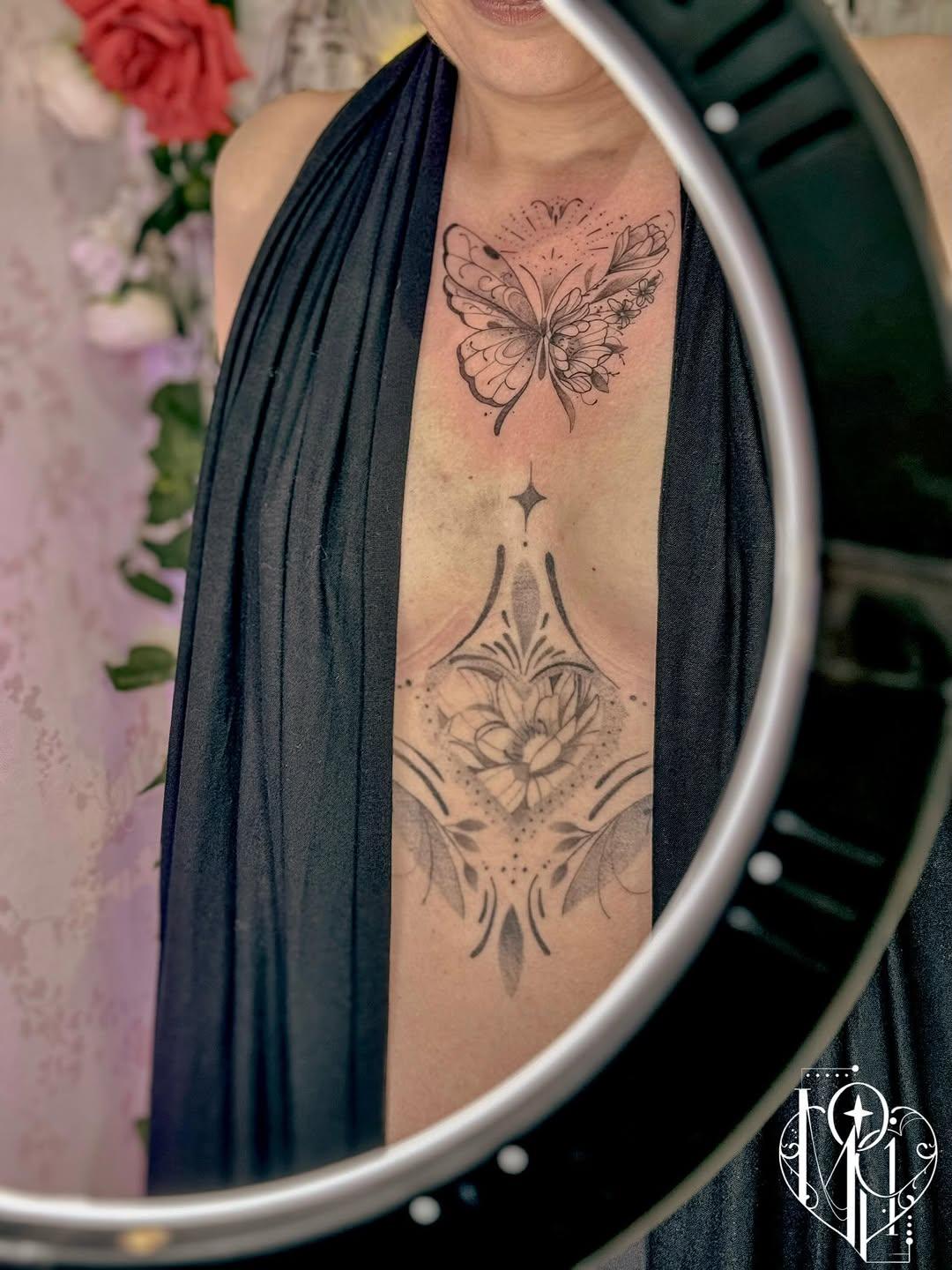 Tatouage Fleur chest/underboob — mochi.ttt