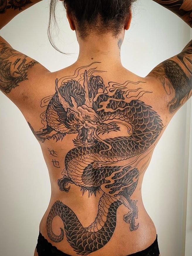 Tatouage Dragon japonais dos complet — maharjan.manish