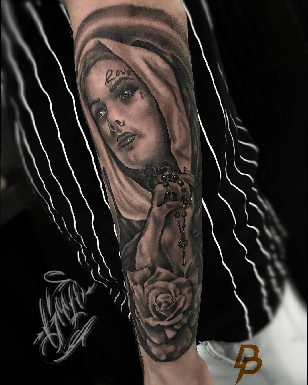 Tatouage Madonna portrait réaliste — anser_tattoo