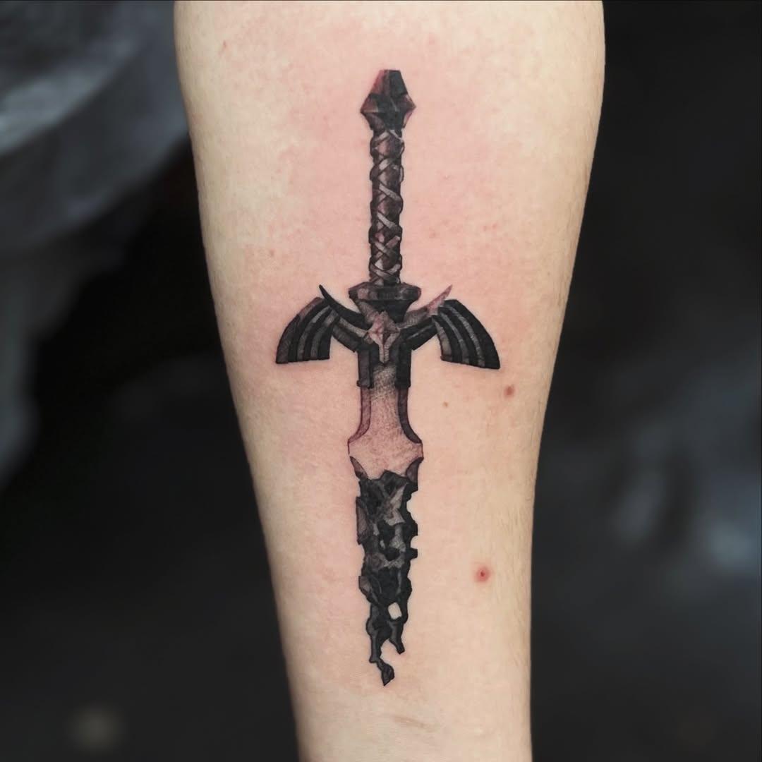 Tatouage Épée Zelda micro réaliste — anser_tattoo