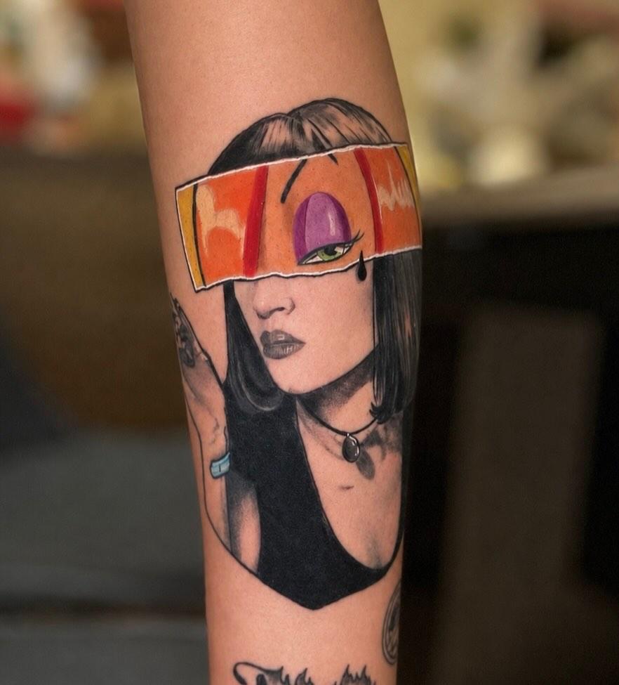 Tatouage Portrait femme mash-up lunettes colorées — seym_ink