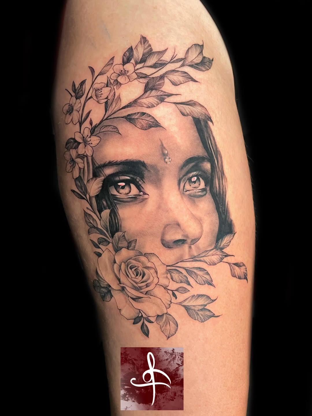 Tatouage Visage féminin floral — rhum1.tattoo