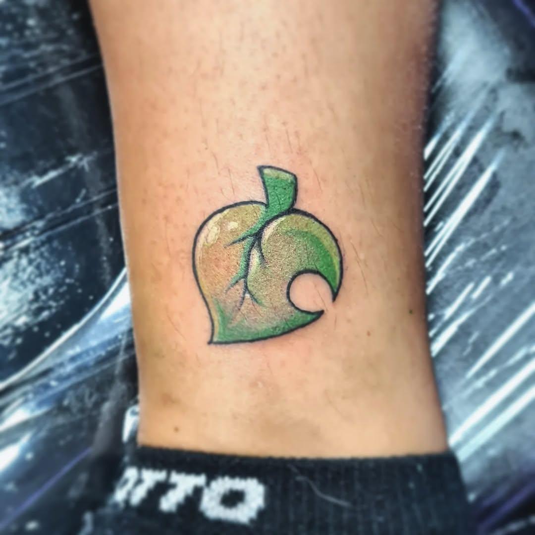 Tatouage Feuille Animal Crossing poignet — hyene_tattoo